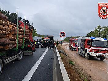Unfall auf A3 zwischen Erlangen und Höchstadt - erhebliche Verkehrsbehinderungen
