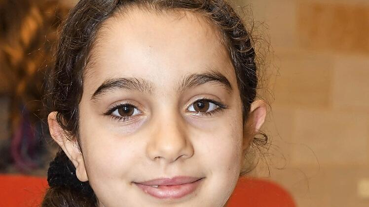 Fatine (10): "Heute haben wir gehört, wie der Nikolaus es schafft, seine Geschenke gleichzeitig abzuliefern. Das nennt man Logistik. Ich selbst schreibe keinen Wunschzettel - ich sag immer meinen Eltern, was ich mir wünsche." Foto: Ronald Rinklef