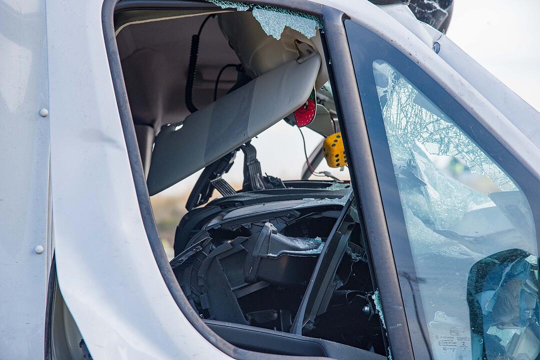 Tödlicher Unfall auf der A3: Stauende übersehen - Kleinlaster prallt mit voller Wucht auf Lkw