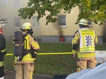 Nach dem Brand in der Adolf-Kolpingstraße kam schnell der Verdacht auf, dass es sich um Brandstiftung gehandelt hat. Mittlerweile sitzt ein Tatverdächtiger in Untersuchungshaft.