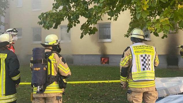 Nach dem Brand in der Adolf-Kolpingstraße kam schnell der Verdacht auf, dass es sich um Brandstiftung gehandelt hat. Mittlerweile sitzt ein Tatverdächtiger in Untersuchungshaft.