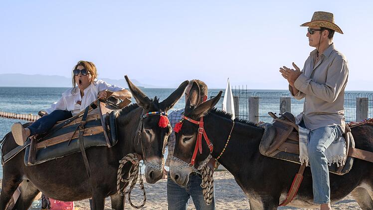 Es beginnt schon beim Aufsteigen auf den Esel: In "My Big Fat Greek Wedding - Familientreffen" geht's wieder ziemlich chaotisch zu.
