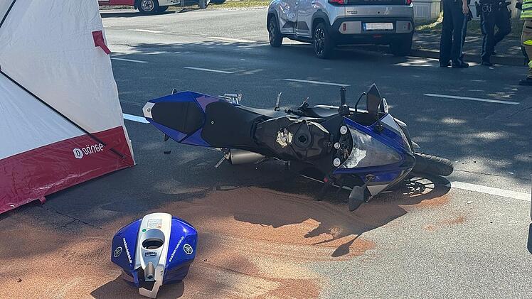 Kronach: Heftiger Unfall auf Kreuzung - Motorradfahrer schwer verletzt