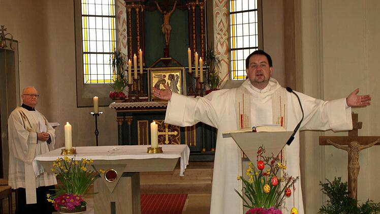 Die feierliche Orgelvesper hielten Pfarrer Michael Erhart und der Ruhestandspfarrer Josef Dietl (links).