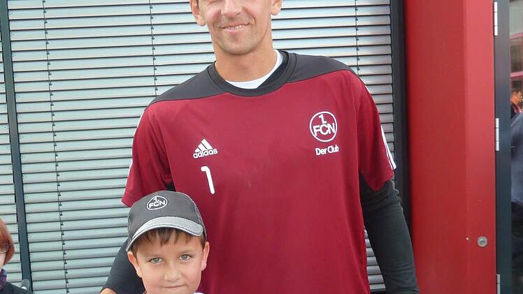 Max Greubel mit seinem Superstar Raphael Schäfer Foto: Greubel
