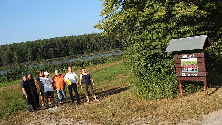 Hier am Ortseingang könnte eine Sitzgruppe mit Infotafeln stehen. Foto: Andreas Dorsch