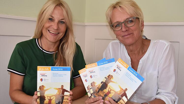 Regina Herath (links) und Elsbeth Oberhammer freuen sich, dass sich auch wieder viele Ehrenamtliche am diesj&auml;hrigen "fit f&uuml;r kids"-Programm beteiligen. Uschi Prawitz