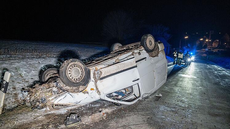 Amlingstadt: Auto &uuml;berschl&auml;gt sich bei Unfall auf BA25