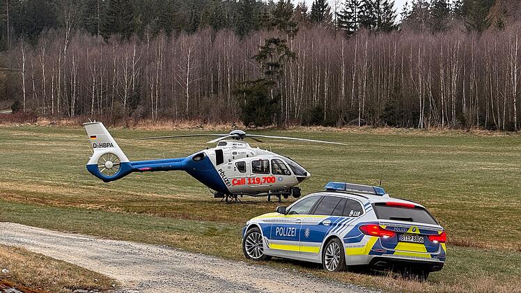 Drogentransport auf der A93: Mehrere Kilogramm Marihuana sichergestellt - Fahrer immer noch flüchtig