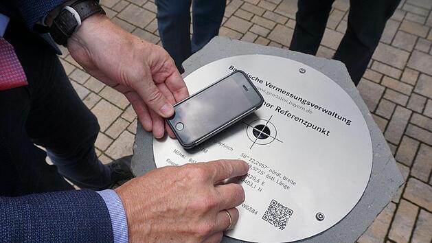 Das wurde doch gleich mal getestet, wie genau das eigene Ger&auml;t funktioniert. Foto: Marion Eckert