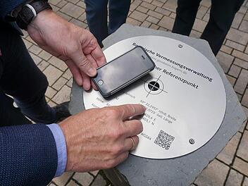 Das wurde doch gleich mal getestet, wie genau das eigene Gerät funktioniert. Foto: Marion Eckert