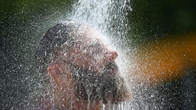 Hilft bei Sommerhitze eine kalte Dusche?