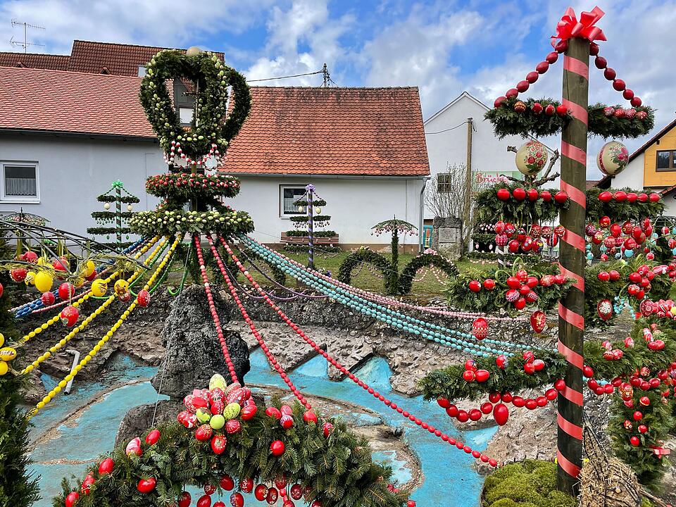 Osterbrunnen in der fränkischen Schweiz wieder geschmückt