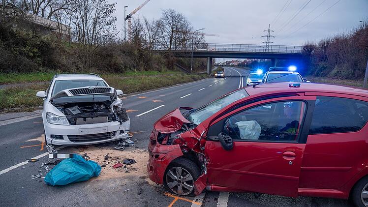 Vollsperrung auf Berliner Ring: Unfall mit drei Autos in Bamberg