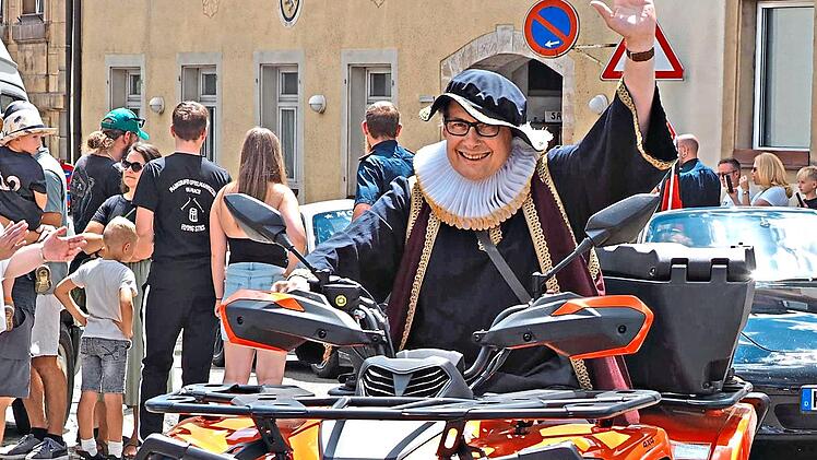 Der B&uuml;rgermeister kam auf dem Quad.