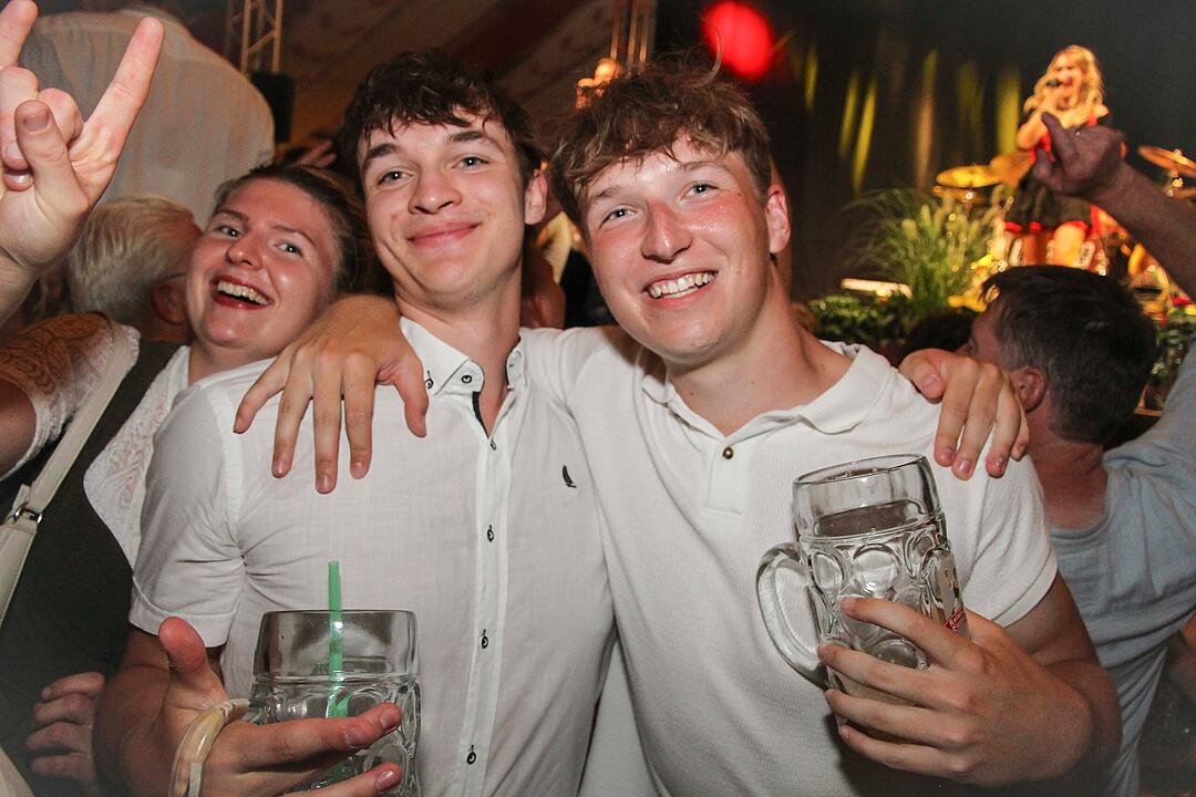 Frontal Party Pur feierte ihre Premiere bei der Bierwoche.