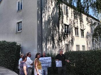 Die Häuser aus den 50er Jahren im Forchheimer Norden werden nicht abgerissen, sondern modernisiert. Edith Fießer (Grüne) will, dass möglichst viele Birken dabei der Axt nicht zum Opfer fallen. Foto: Pelke