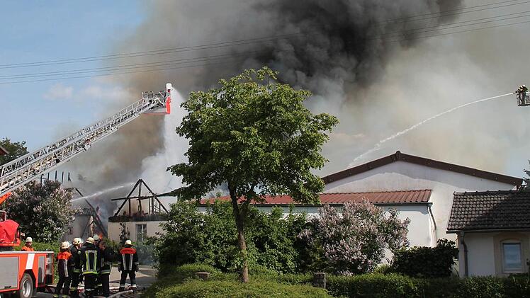 Brand eines landwirtschaftlichen Anwesens in Trübenbach Foto: Herbert Fischer