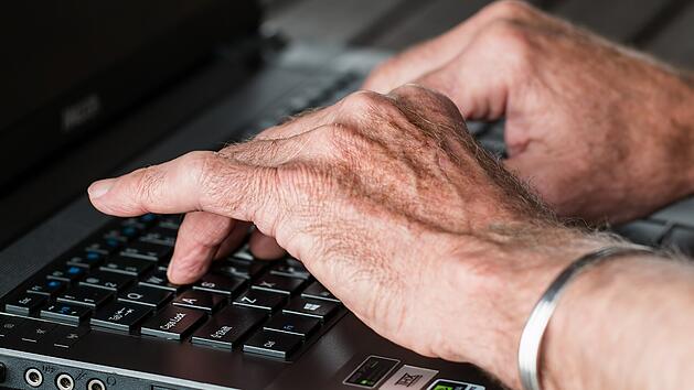 Rentner, Laptop, Hinzuverdienst