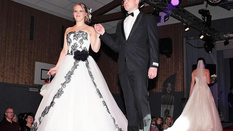 Brautmodenschau bei Murk. Foto: Evi Seeger