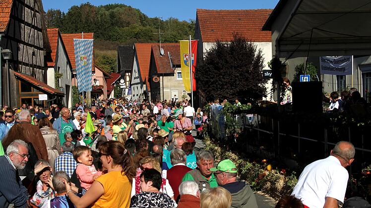 Der Ort Neubrunn konnte die Besuchermassen kaum fassen.