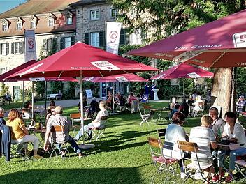 In gemütlicher Runde genossen zahlreiche Museumsgäste das Sommerfest des Museums Obere Saline.
