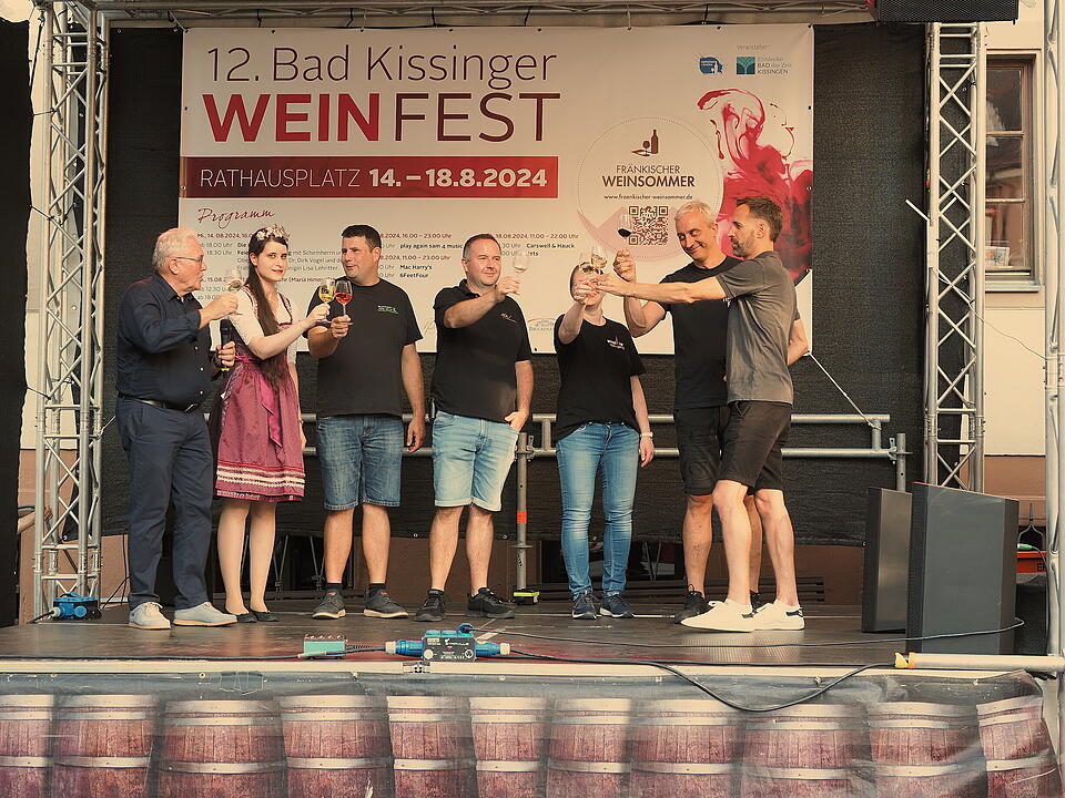 Das Weinfest zieht tausende Besucher an.