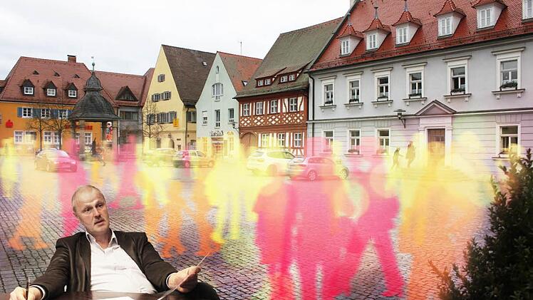 Mehr Menschen auf dem Höchstadter Marktplatz und in den Geschäften drum herum ist das Ziel von Bürgermeister Gerald Brehm. Fotos: Andreas Dorsch/Grafik: Alice Barna