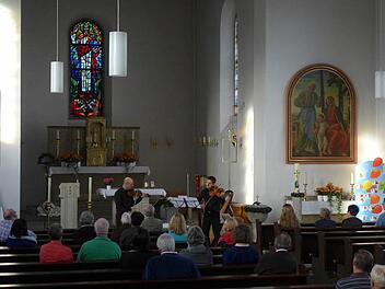 Die Zahl der Zuhörer, die die vier Profimusiker in der Kirche hören wollten, war überschaubar. Fotos: Sabine Meißner