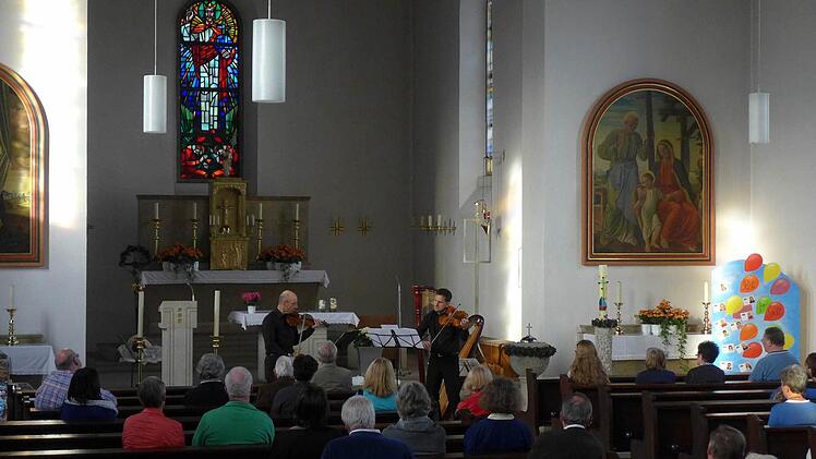 Die Zahl der Zuhörer, die die vier Profimusiker in der Kirche hören wollten, war überschaubar. Fotos: Sabine Meißner
