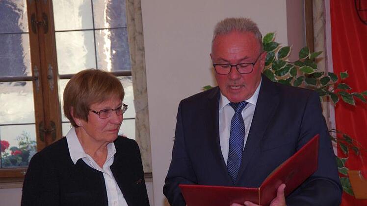 Thomas Leiner hielt die Laudatio für Charlosse Fries. Foto: Klaus Werner