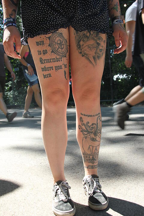 Zu einem Rockfestival gehören natürlich auch Tattoos