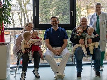 "Dreifaches Doppelgl&uuml;ck": Klinikum F&uuml;rth begleitet besondere Schwangerschaft