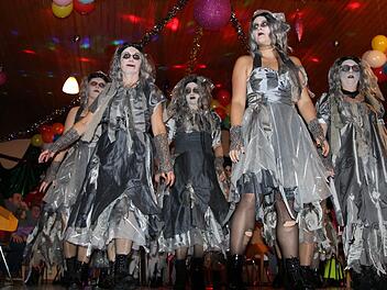Zombies und Geisterjäger war das Motto der TSV-Gymnastikgruppe für ihren Auftritt beim katholischen Pfarrfasching in Presseck. Fotos: Klaus Klaschka