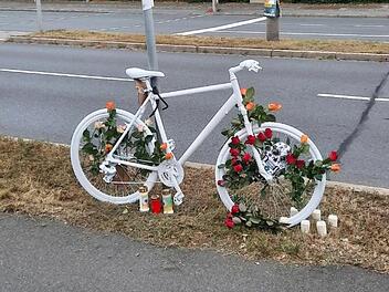 Erlangen: Hier starb im Sommer ein Mensch - ab Samstag erinnert ein Ghostbike an Tragödie