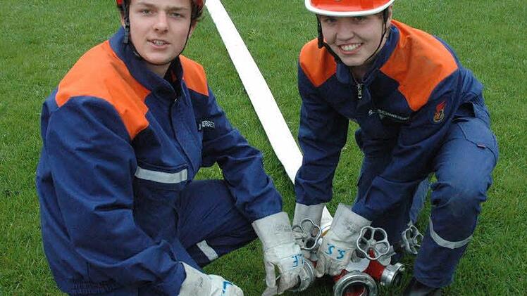 Adrian Fuchs und Christian Hofmann bewiesen, dass sie ihre Handgriffe beherrschen. Fotos: Schmidt