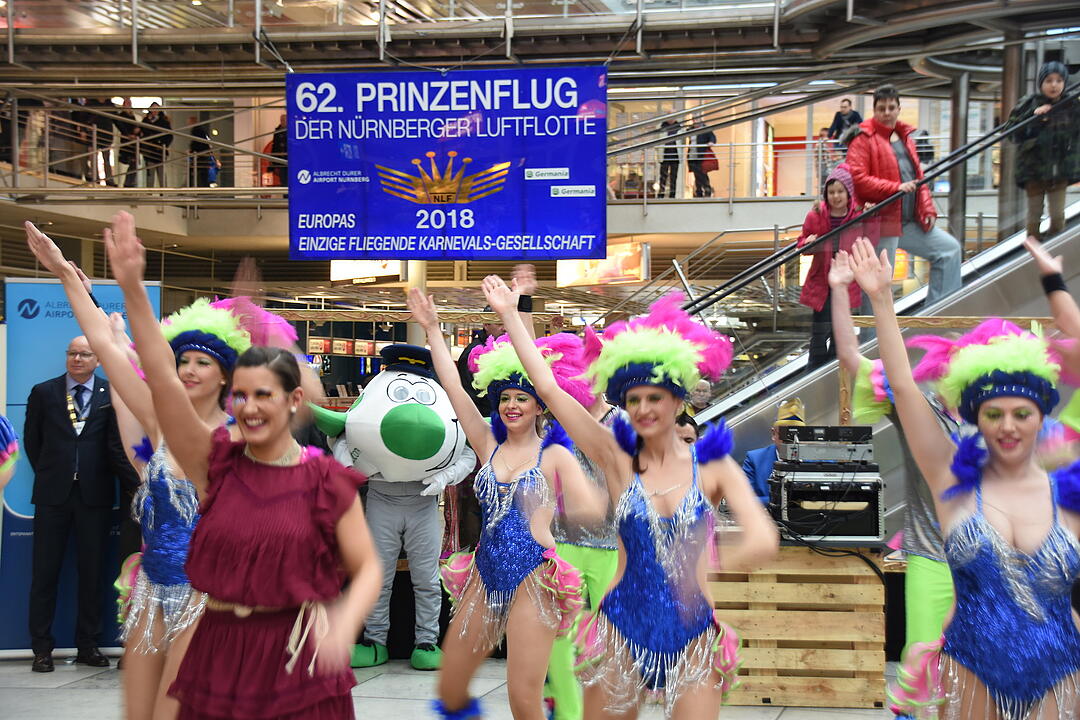Fasching: Traditioneller Prinzenflug am Nürnberger Flughafen