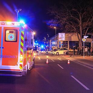 Bamberg: Auto kracht in Taxi - Verursacher flüchtet und lässt Verletzte zurück