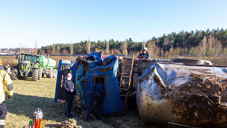 Unfall mit Gülle-Laster