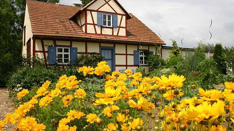 Im Kreis Lichtenfels gibt es viele vorzeigbare Gärten, wie diesen hier in Unterzettlitz. Landrat Christian Meißner plädiert dafür, diese schönen Orte künftig immer mal wieder der Öffentlichkeit zu zeigen, damit sich alle Gartenliebhaber Anregungen holen können. Archivbild: Matthias Einwag