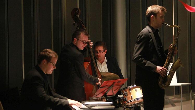 Impressionen vom Gastspiel des Konstantin Herleinsberger Quartetts im Glasmuseum Rosenau.Foto: Jochen Berger