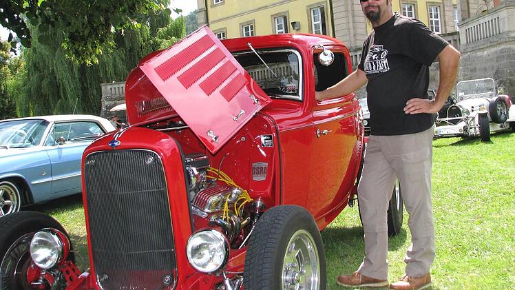 Ein Traum in Rot: das 32 Zoll Ford Hot Rod Coupe. Besitzer Heiko Lorz aus der Gegend von Würzburg ist zurecht stolz auf das Schmuckstück.