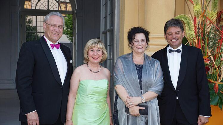 Innenminister Joachim Herrmann und seine Frau mit FAU-Pr&auml;sident Joachim Hornegger  Foto: Pascale Ferry