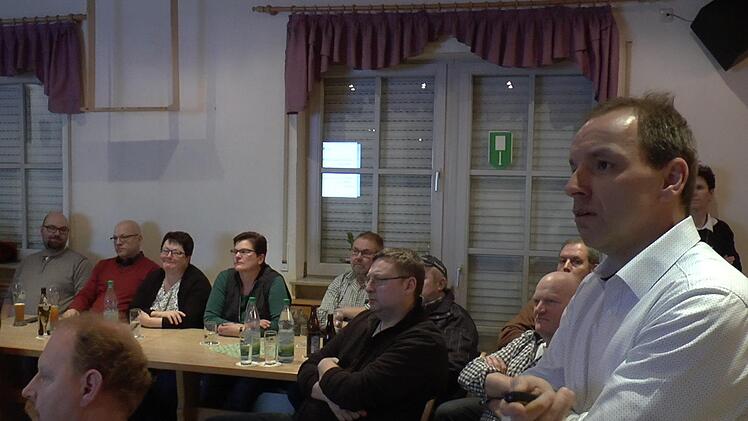 Bürgermeister Matthias Schneider freute sich über das große Interesse und die sachliche Diskussion bei der Bürgerversammlung.
