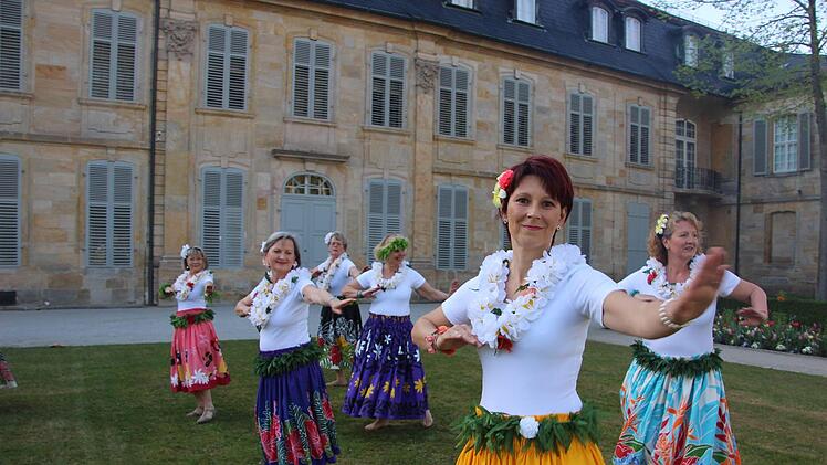 Anmutige Bewegungen kennzeichnen den Hula.Diana Fuchs