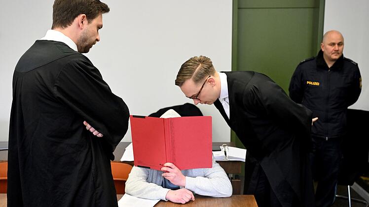 Enkel wegen Mordes an seiner Gro&szlig;mutter verurteilt