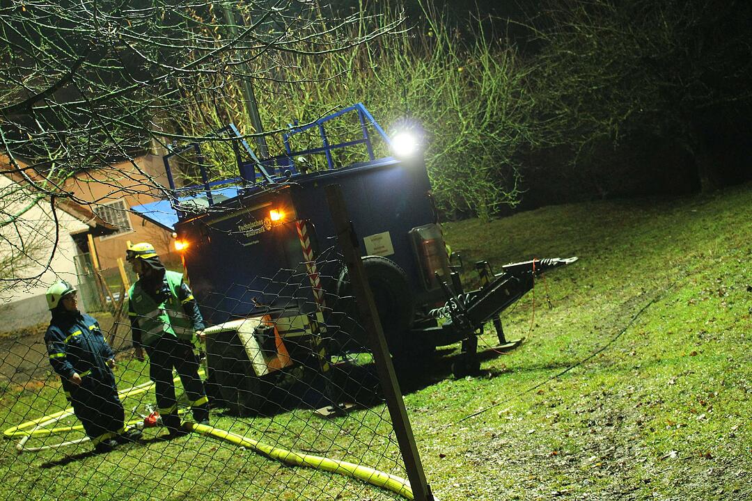 Scheune im Kreis Bayreuth in Flammen: über 100 Tiere vor Flammen gerettet
