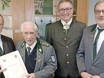 Gauschützenmeister Jentsch, Rudi Reißmann, Bürgermeister Döhle und Oberschützenmeister Machold