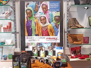 Im Weltladen gibt es auch fair gehandelten Kaffee. Foto: Josef Schiefer