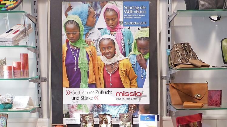 Im Weltladen gibt es auch fair gehandelten Kaffee. Foto: Josef Schiefer